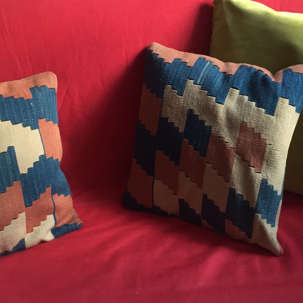 2 18x18 pillow covers inserts can be included